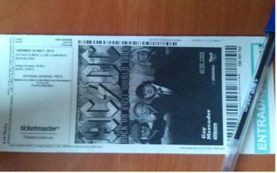 vendo 4 bolis bic azules y regalo 4 entrada para pista de AC/DC